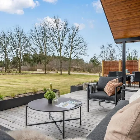 Emin - 2-8km From The Sea By Interhome